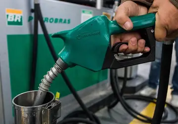 Petrobras reduz preço da gasolina em R$ 0,20